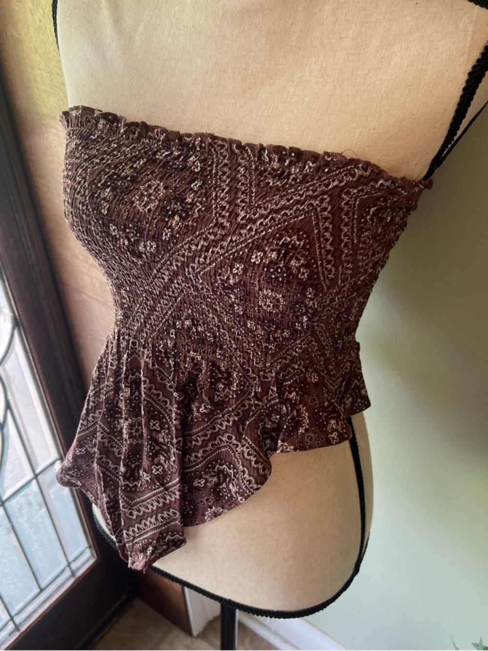 New Look Brown Smocked Strapless Top with Bandana Print - Picture 2 of 8